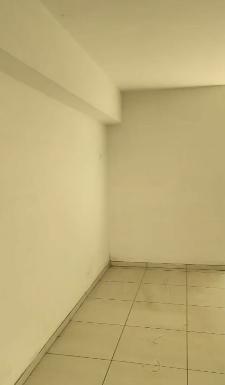 Room, navrangpura Commercial Office Space 665 Sq.Ft. In Navrangpura Ahmedabad 9409557