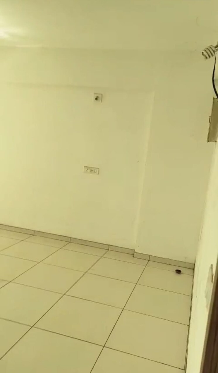 Room, navrangpura Commercial Office Space 665 Sq.Ft. In Navrangpura Ahmedabad 9409557