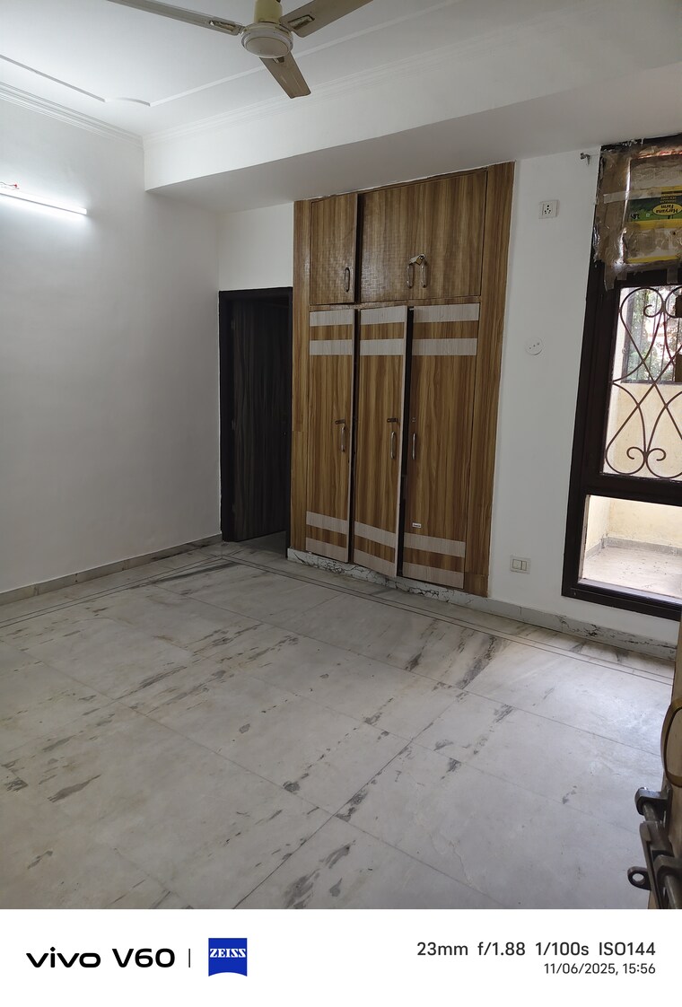 Room, sector 47 5 Bedroom 112 Sq.Mt. Independent House In Sector 47 Noida 9409636