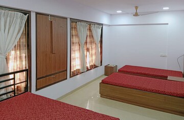 Bedroom in  Pg at Khar West – for Rent