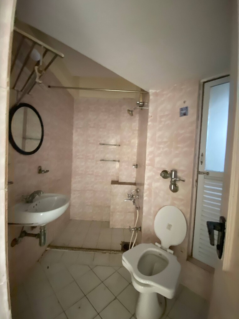 Bathroom, hiranandani-garden-brentwood 2 Bedroom 780 Sq.Ft. Apartment In Powai Mumbai 9409867