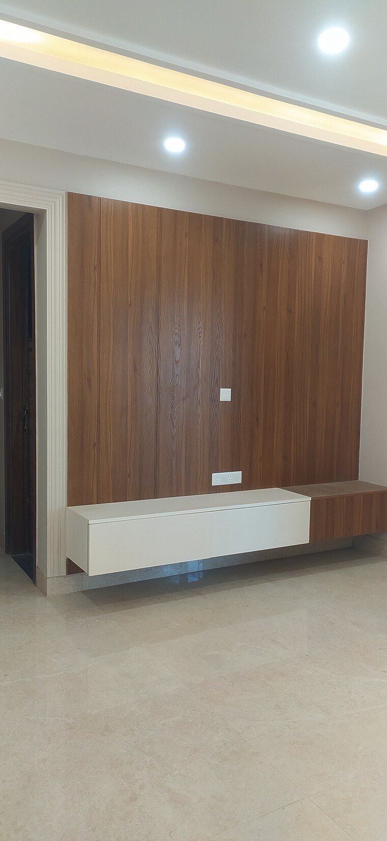 Room, sector 85 4 Bedroom 350 Sq.Yd. Builder Floor In Sector 85 Faridabad 9409915