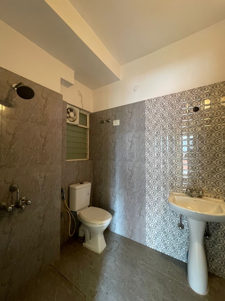 Bathroom, ps-equinox  1185 Sq.Ft. Apartment In Topsia Kolkata 9409858
