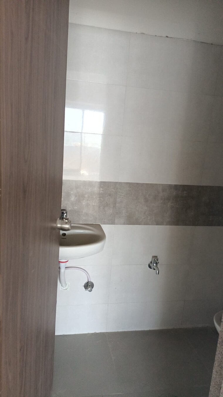 Bathroom, bhudarpura Commercial Office Space 883 Sq.Ft. In Bhudarpura Ahmedabad 9409873