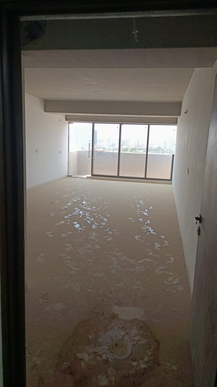 Room, bhudarpura Commercial Office Space 883 Sq.Ft. In Bhudarpura Ahmedabad 9409873