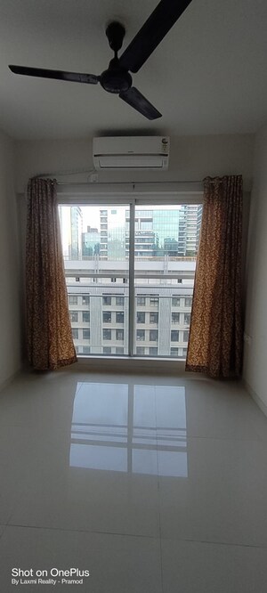 Room in 2 BHK Apartment at Sugee Atharva, Prabhadevi – for Rent