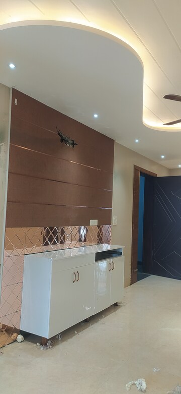 Furnished Amenities in 4 BHK Builder Floor at Parklands, Sector 85 – for Rent