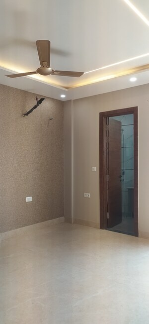 Room in 4 BHK Builder Floor at Parklands, Sector 85 – for Rent