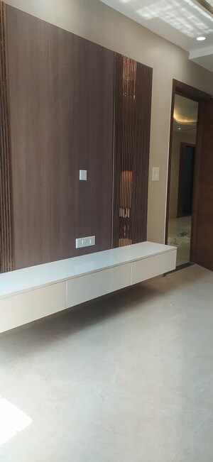 Room in 4 BHK Builder Floor at Parklands, Sector 85 – for Rent