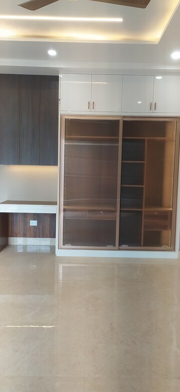 Room in 4 BHK Builder Floor at Parklands, Sector 85 – for Rent