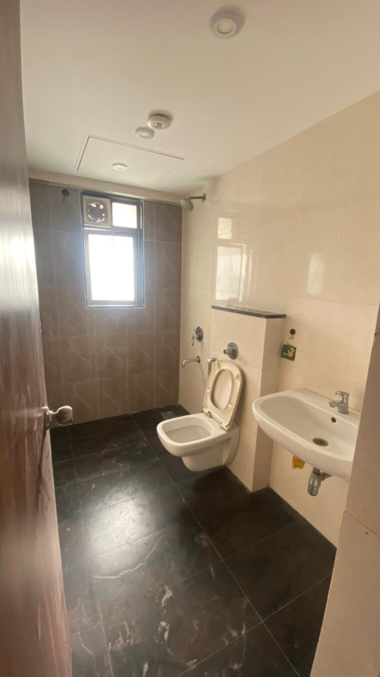 Bathroom, lodha-palava-exotica 2 Bedroom 960 Sq.Ft. Apartment In Dombivli East Thane 9410055