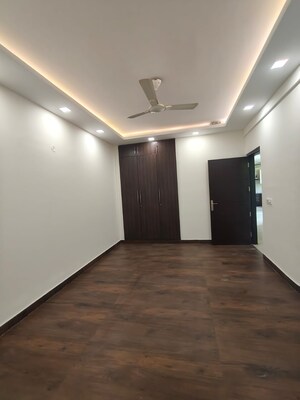 Room in 4 BHK Builder Floor at Chittaranjan Park – for Sale