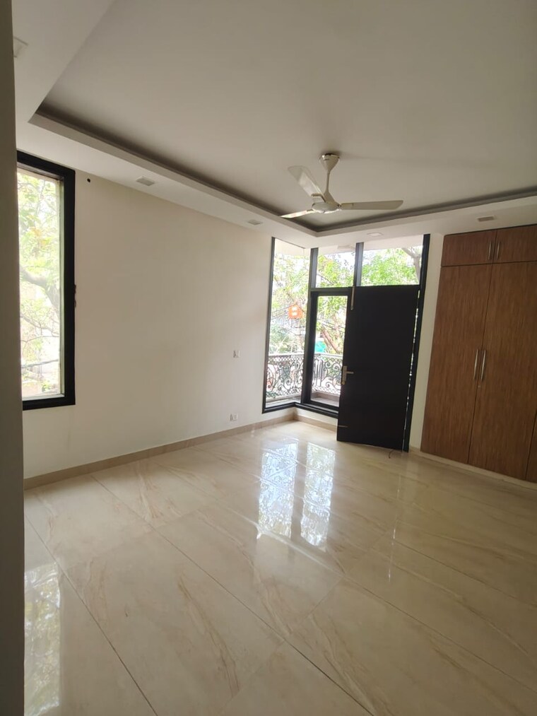 Room, chittaranjan park 4 Bedroom 3200 Sq.Ft. Builder Floor In Chittaranjan Park Delhi 9410097