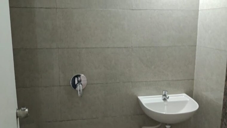 Bathroom, shilp-revanta 3 Bedroom 1510 Sq.Ft. Apartment In Shela Ahmedabad 9410065