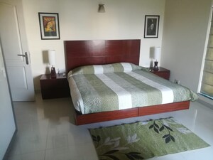 Bedroom in 4 BHK Apartment at Central Park I, Sector 42 – for Sale