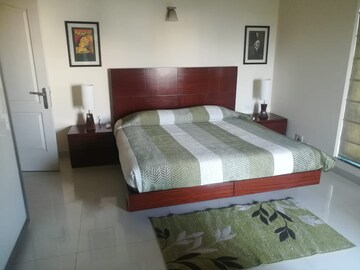 Bedroom in 4 BHK Apartment at Central Park I, Sector 42 – for Sale