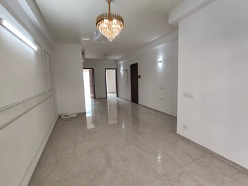 Room in 3 BHK Apartment at Smart World Orchard, Sector 61 – for Rent