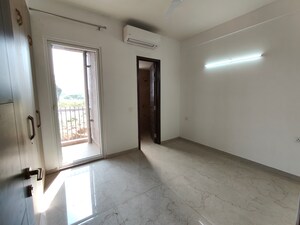 Room in 3 BHK Apartment at Smart World Orchard, Sector 61 – for Rent