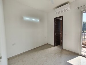 Room in 3 BHK Apartment at Smart World Orchard, Sector 61 – for Rent