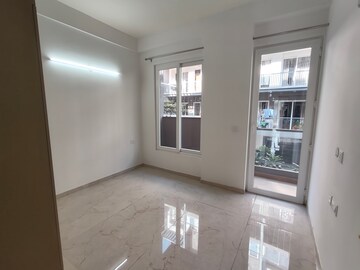 Room in 3 BHK Apartment at Smart World Orchard, Sector 61 – for Rent