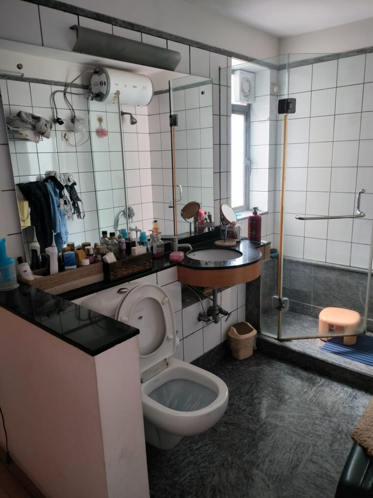 Attached Bathroom, central-park-i 4 Bedroom 1988 Sq.Ft. Apartment In Sector 42 Gurgaon 9409600