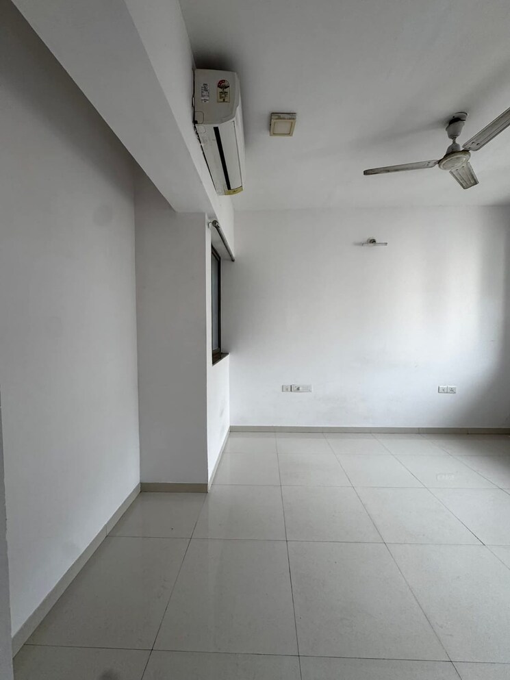 Bathroom, lodha-vivant 2 Bedroom 1125 Sq.Ft. Apartment In Ghodbunder Road Thane 9409917