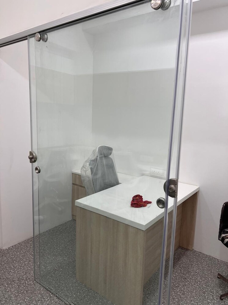 Bathroom, shakespeare sarani Commercial Office Space 700 Sq.Ft. In Shakespeare Sarani Kolkata 9410112