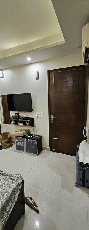 Team Area in 3 BHK Builder Floor at Saket – for Rent