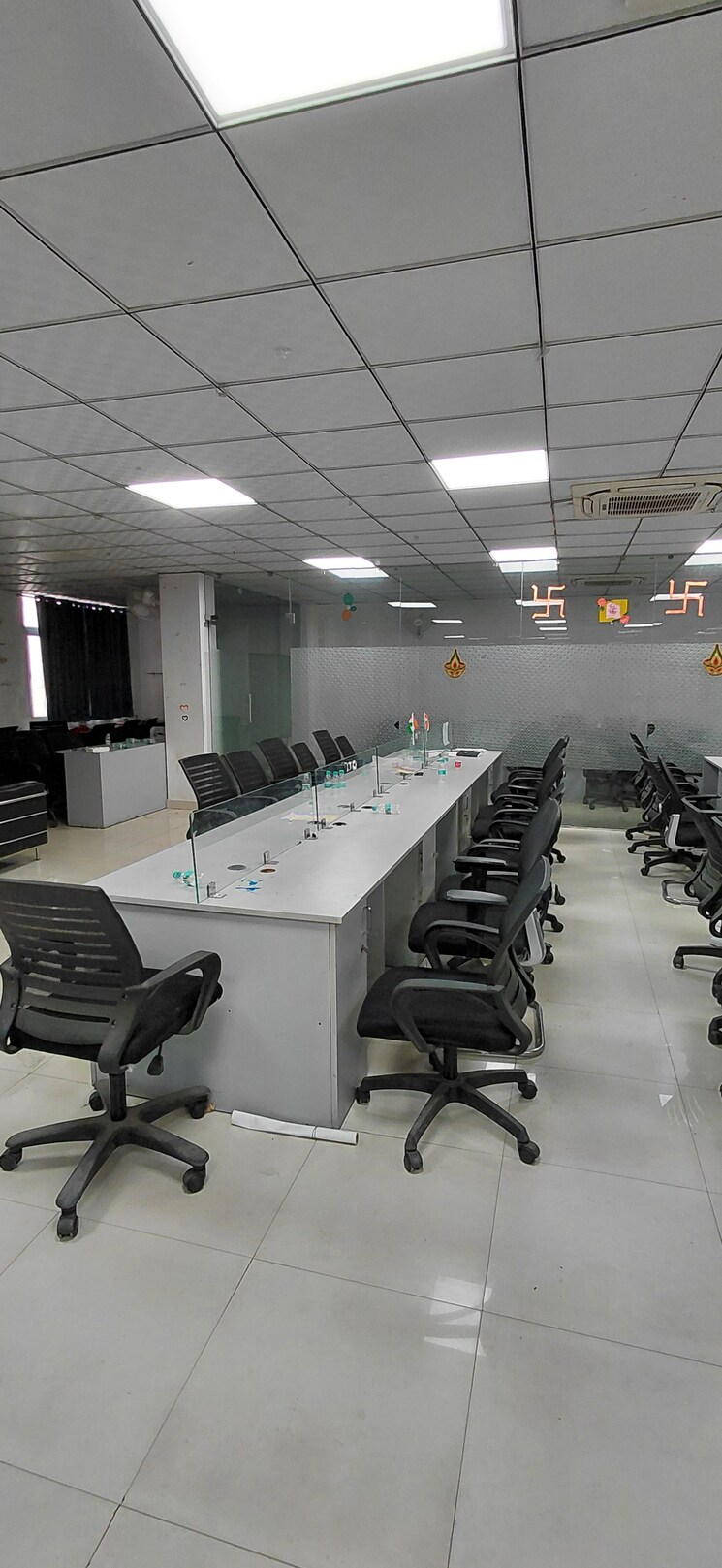 Team Area, vibhuti khand Commercial Office Space 2500 Sq.Ft. In Vibhuti Khand Lucknow 9410533