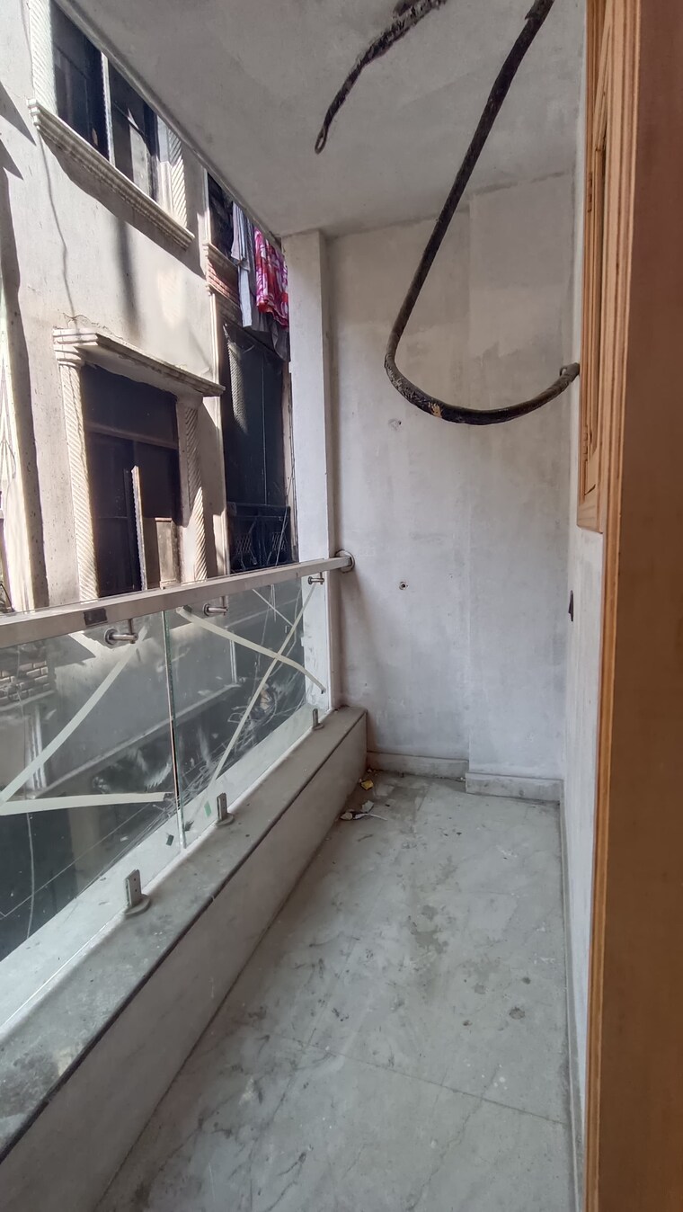 Balcony, govindpuri 3 Bedroom 900 Sq.Ft. Builder Floor In Govindpuri Delhi 9410409