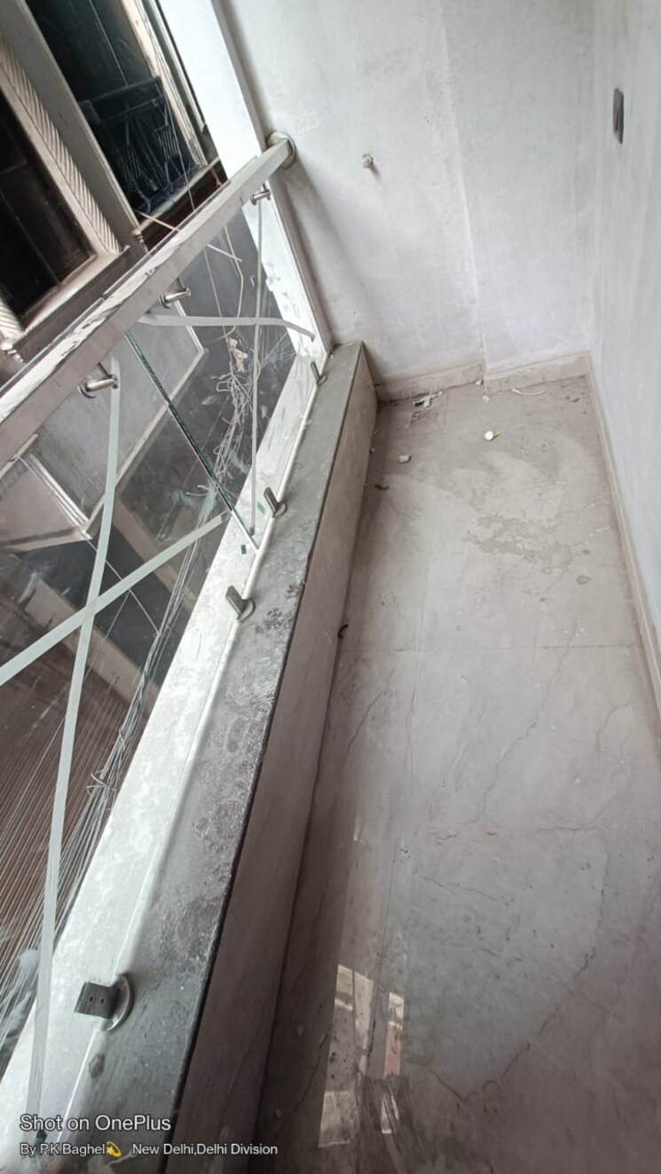 Balcony, govindpuri 3 Bedroom 900 Sq.Ft. Builder Floor In Govindpuri Delhi 9410409