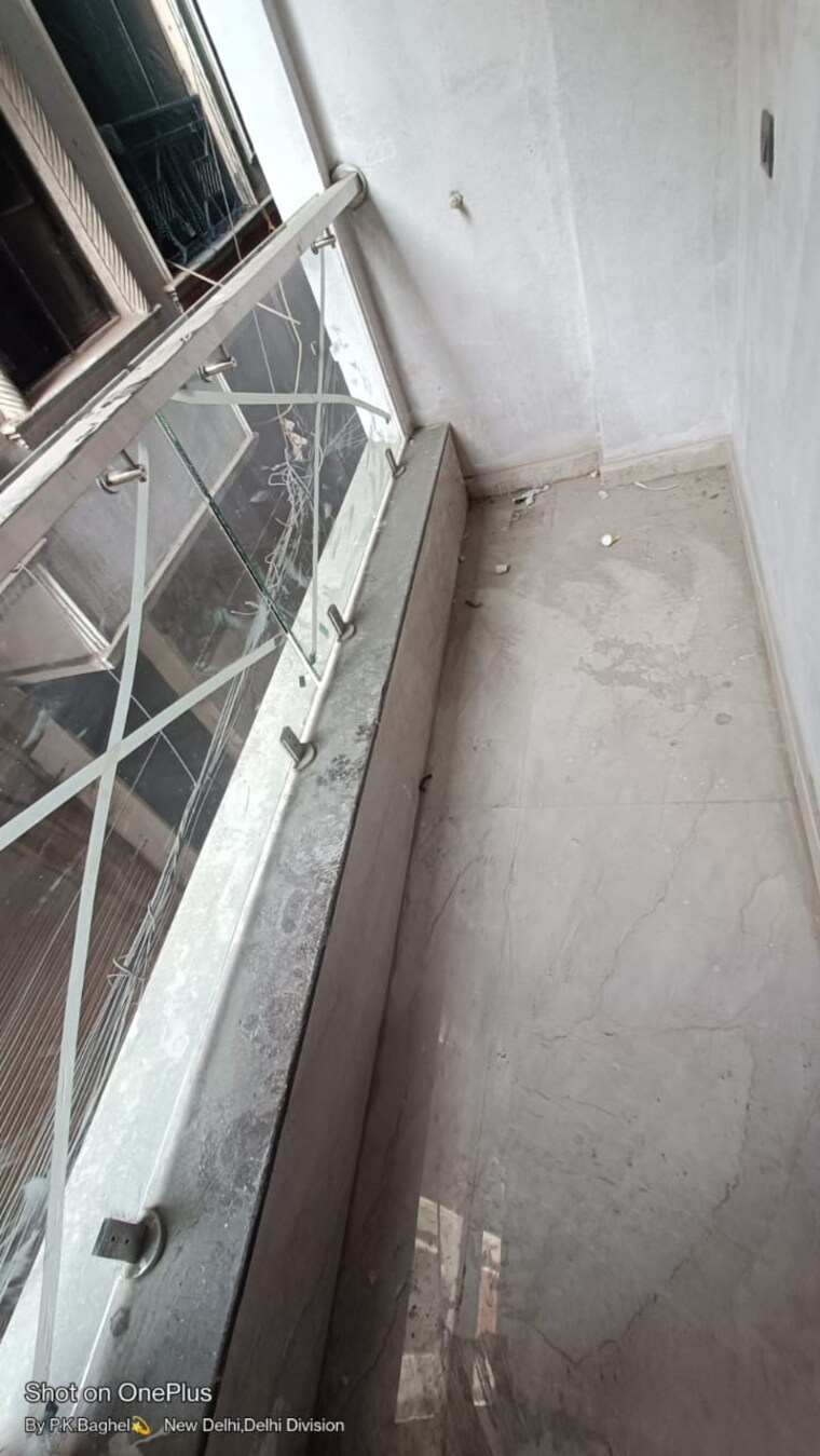 Balcony, govindpuri 3 Bedroom 900 Sq.Ft. Builder Floor In Govindpuri Delhi 9410409