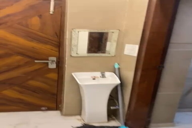 Bathroom, patel nagar 2 Bedroom 983 Sq.Ft. Builder Floor In Patel Nagar Delhi 9410524
