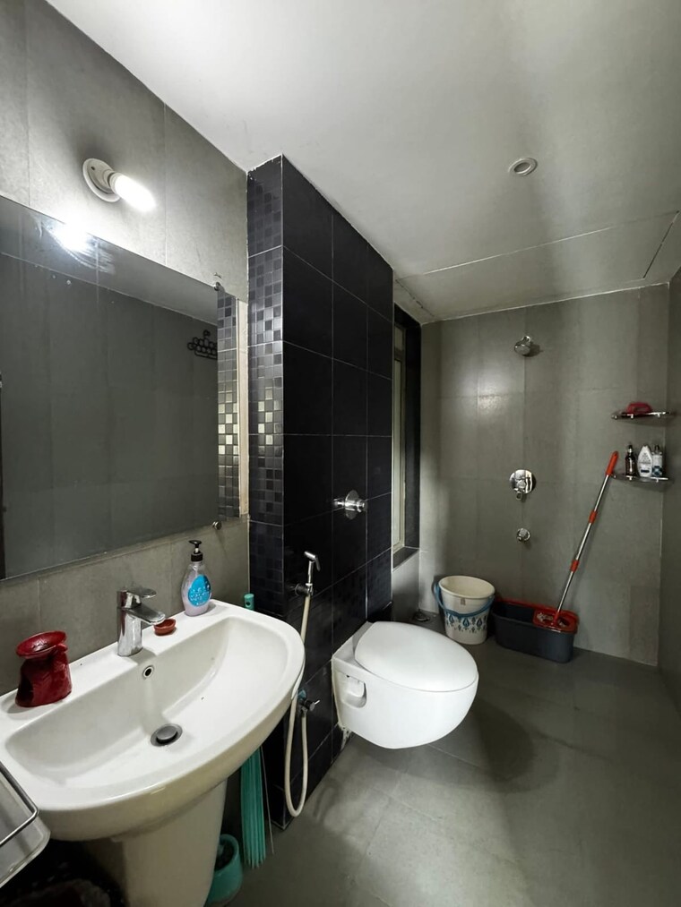 Bathroom, lodha-vivant 2 Bedroom 1125 Sq.Ft. Apartment In Ghodbunder Road Thane 9410427