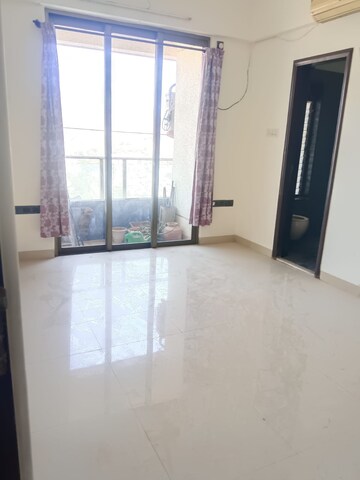 Room in 2 BHK Apartment at Satellite Tower, Goregaon East – for Rent