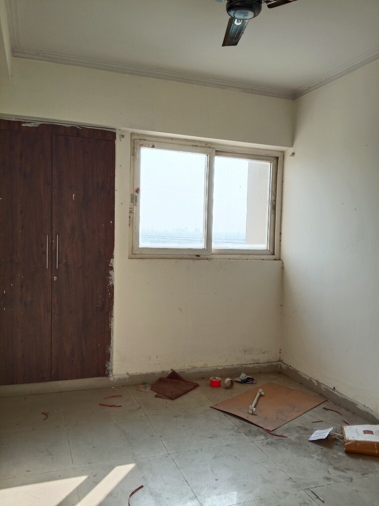 Room, sector 4 greater noida 3 Bedroom 1340 Sq.Ft. Apartment In Sector 4 Greater Noida Greater Noida 9410737