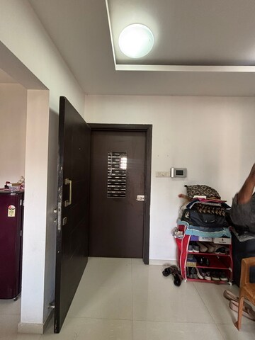 Furnished Amenities in 2 BHK Apartment at Lalani Grandeur, Goregaon East – for Rent