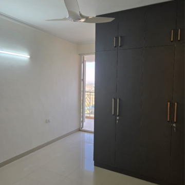 Room in 4 BHK Apartment at Pareena Coban Residences, Sector 99a – for Sale