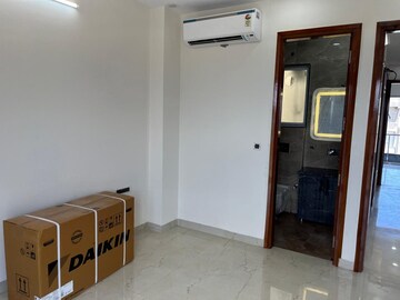 Room in 3 BHK Builder Floor at Sector 57 – for Sale