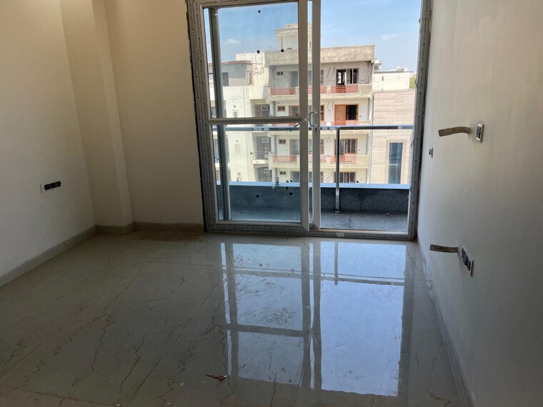 Room, sector 57 3 Bedroom 200 Sq.Yd. Builder Floor In Sector 57 Gurgaon 9410823