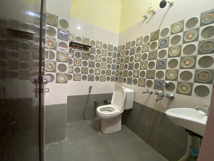 Bathroom, gomti nagar 2 Bedroom 2152 Sq.Ft. Builder Floor In Gomti Nagar Lucknow 9410831