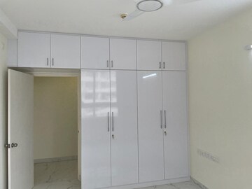 Room in 2 BHK Apartment at Mantri Lithos, Thanisandra – for Rent