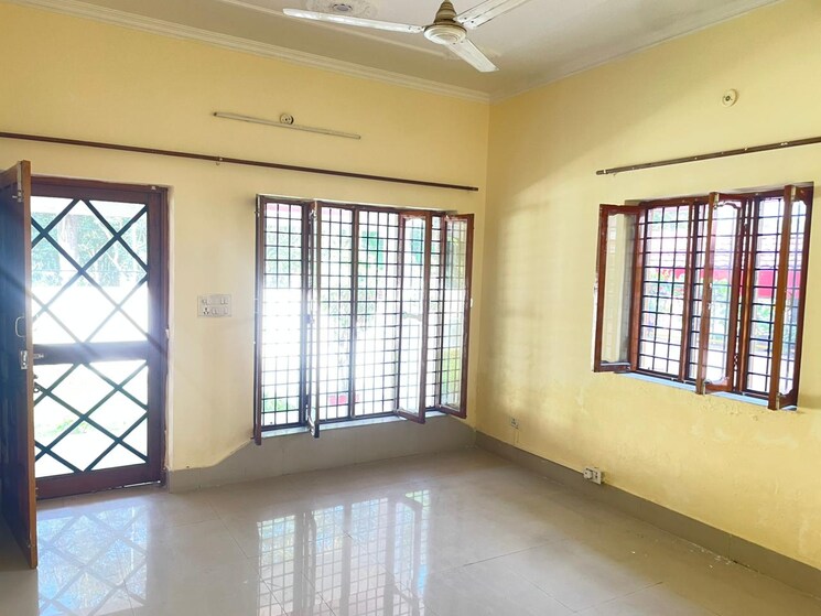 Room, vasant vihar 4 Bedroom 1600 Sq.Ft. Independent House In Vasant Vihar Dehradun 9410829
