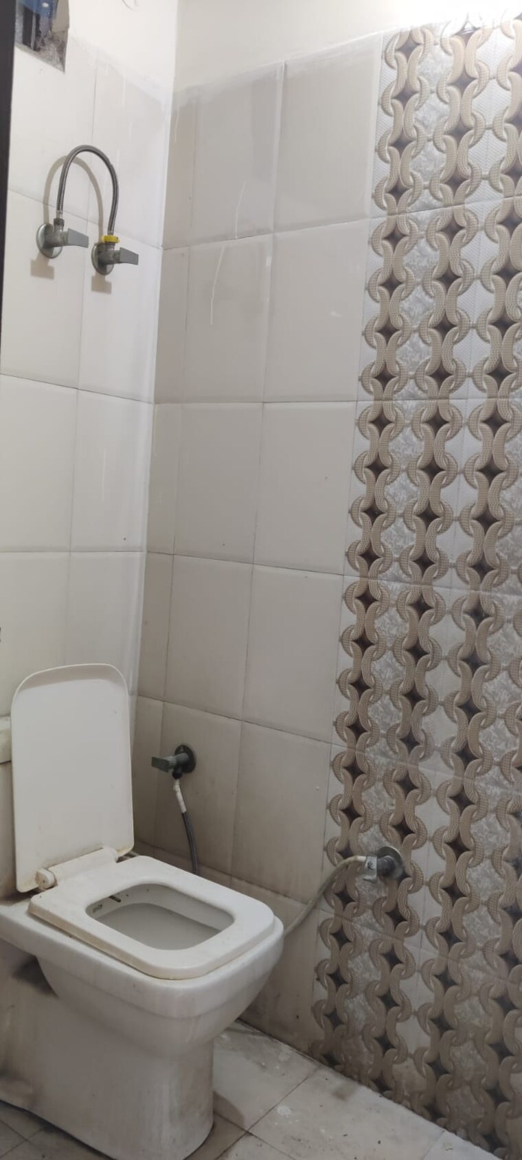 Bathroom, vasundhara sector 5 3 Bedroom 1200 Sq.Ft. Apartment In Vasundhara Sector 5 Ghaziabad 9410870