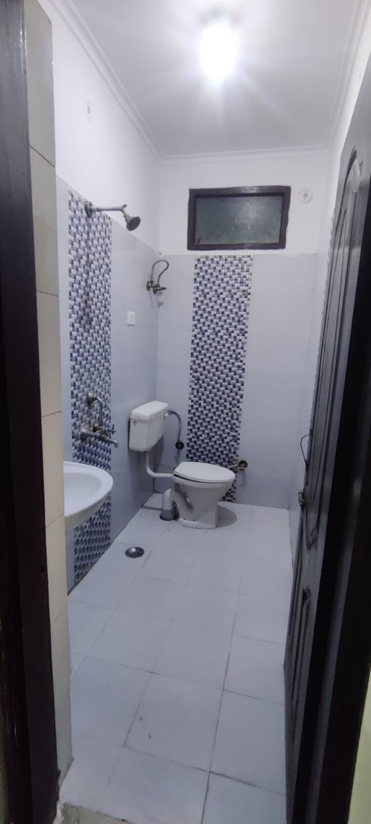Bathroom, vasundhara sector 5 3 Bedroom 1200 Sq.Ft. Apartment In Vasundhara Sector 5 Ghaziabad 9410870