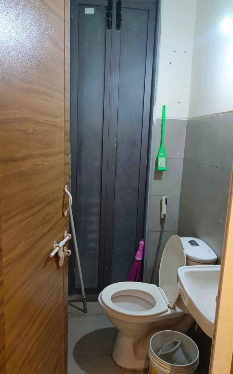 Bathroom, wagle industrial estate Commercial Office Space 620 Sq.Ft. In Wagle Industrial Estate Thane 9410691