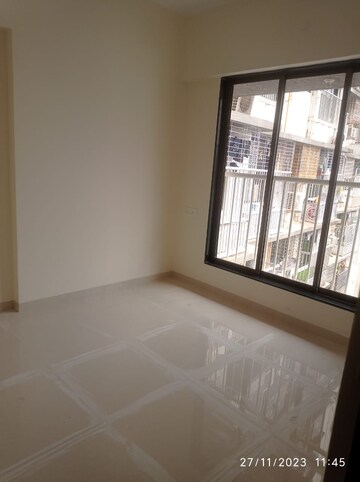 Room in 3 BHK Apartment at Je And Vee Om Trimurti, Malad East – for Rent