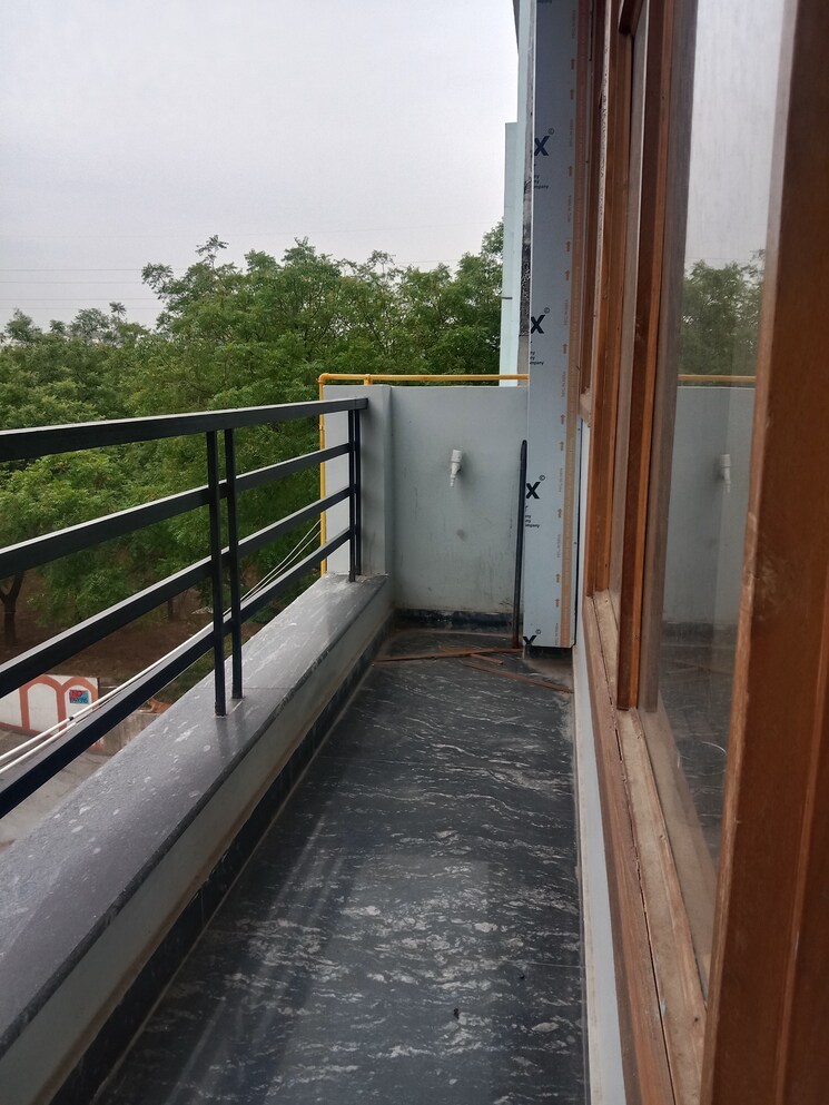 Balcony, sector 61 3.5 Bedroom 1600 Sq.Ft. Apartment In Sector 61 Noida 9411216