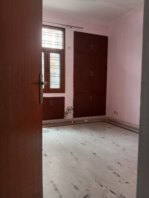 Room in 3.5 BHK Apartment at Sector 61 – for Sale