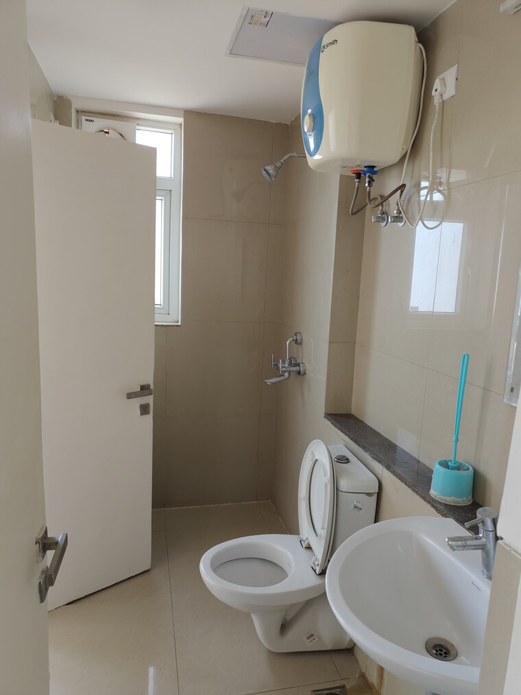 Bathroom, emaar-palm-gardens 3 Bedroom 1850 Sq.Ft. Apartment In Sector 83 Gurgaon 9411286